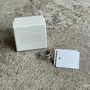 maison margiela silver spiral ring - skitfet ring från mm, justerbar. 925 silver från italien. retail typ 250€. ss2018 inga konstigheter. storlek ”L” men går o justera t vad som