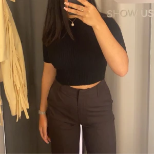 Kostymbyxor  - Mörk brun kostymbyxor från Bibok. Använd två gånger. I ny skick. Ny pris 499kr 