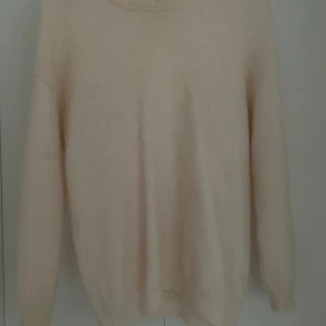 Mohair ljusrosa stickad tröja - Så fin stickad tröja från Little Remix i storlek 16. Sitter som en S tröja. Tröjan är väl omhändertagen och superfin! 