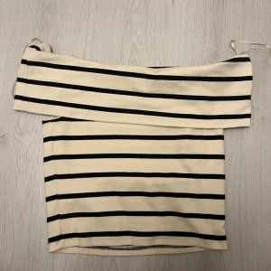 Off shoulders tröja  - Jätte fin off Shoulders tröja från Gina använt en gång, ny pris 299kr 