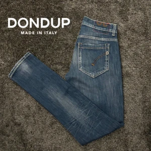 Dondup George jeans  - Ett par riktigt feta Dondups i modell George🤩. Skicket är 10/10 Helt Nya!, Nypris: 2999💸 storlek 30🍾. Kontakta om du vill ha fler bilder eller vid några funderingar🙌👖.