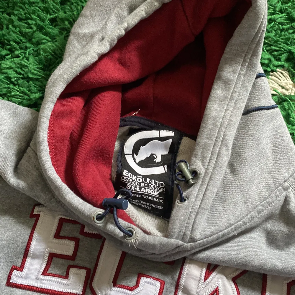 Ecko hoodie 3XL men passar som XL. Fint skick, inte så använd pga stor storlek. . Hoodies.