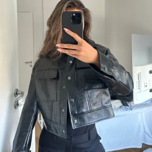 Jacka - Supercool jacka som passar perfekt nu till våren! 