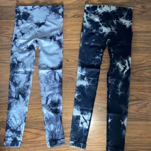 Scrunch tights  - Scrunch thights, båda är i XS, en för 50 och båda för 80kr, i väldigt bra skick 🌸 kan mötas i Stockholm men även frakta