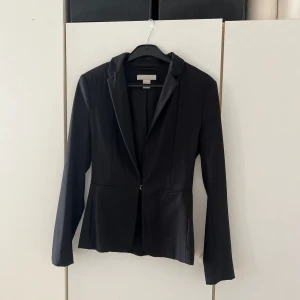 Kavaj från hm  - Figursydd kavaj från hm! 70kr 