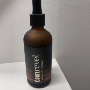 Tanrevel refill orginal 100ml  - Tanrevel refill orginal  Använd en gång, nästintill full. Se bild   Utgångsdatum 11:25