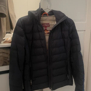 Parajumper  - Storlek Y-L (barn storlek) kan användas om man är xs med andra ord