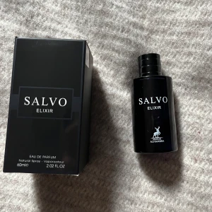 Maison Alhambra Salvo - Skitbra klon på Dior Sauvage Använt runt 10 spray 