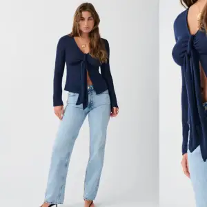 Jeans från Gina som är low waist straight. Slutsålda på hemsidan.  