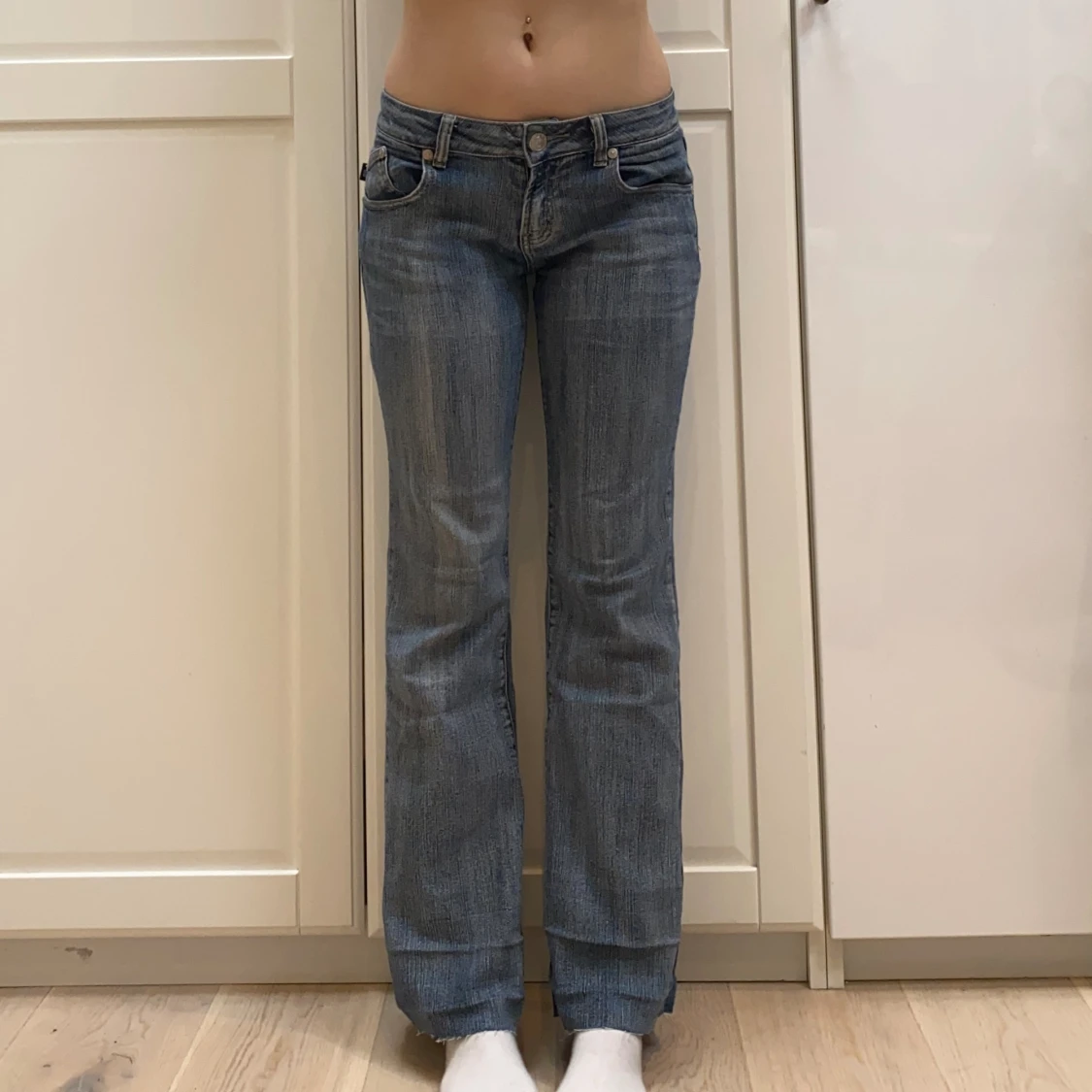 lågmidjade bootcut jeans från victoria beckham💕 - 91