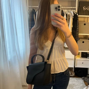  Volang topp -  Jättefin volang topp som tyvärr inte kommit till användning kollar de andra grejer jag säljer 💕💕