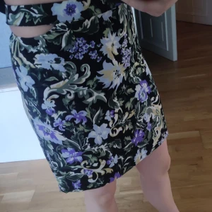 Blommig kjol - Ny utan prislapp 