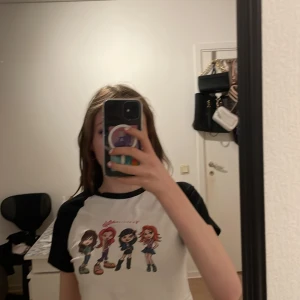 BRATZ t-shirt - Köpt på SHEIN, använd en eller två gånger. 