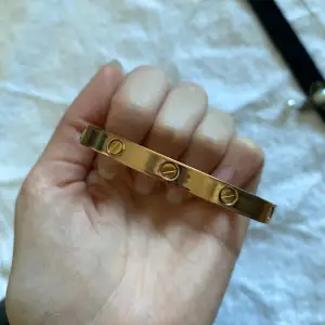 Cartier liknande armband, aldrig använd 