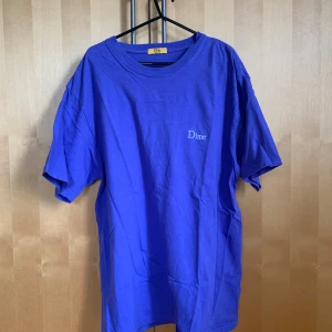 Lila t-shirt  - Färgen på tröjan är mer ljuslila än vad den ser ut på bilden. Oversize.