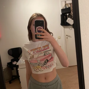 Dusty angels t-shirt - Köpt på SHEIN, använd ett fåtal gånger som pyjamas.