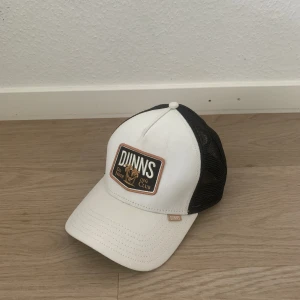 Djinn’s keps - Använt en sommar, köpt från Zalando.  Priset kan diskuteras!