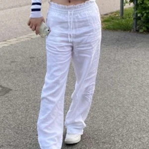 Linnebyxor  - Använda några gånger, dom är high Waist men tror dom skulle bli jättefina om man sydde om dom till low Waist 🩷de är ifrån Cubus i storlek xs , jag är 160 cm 