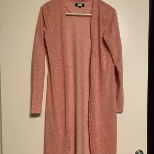 Kofta strl M - Säljes i begagnat men fortfarande fint skick. Strl M. 