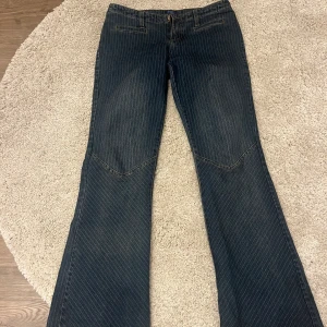 Randiga jeans - Så coola och unika jeans!!