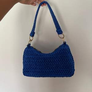 En coralblå liten handväska! Köpt på Prime mark i Spanien 🥰 aldrig använt!