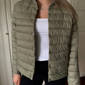 Vårjacka - Superfin vårjacka💕 Storlek 42 men passar 36/38!