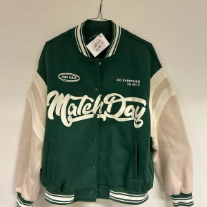 Jacka  - En jacka som passar alla! Passa på och köp för endast 150 kr💚   