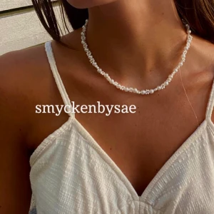 Halsband - Vi säljer dessa superfina pärlade halsband för 169kr!☺️ Perfekta nu inför sommaren för att piffa till din outfit💞💞 Frakten kostar 18kr☺️