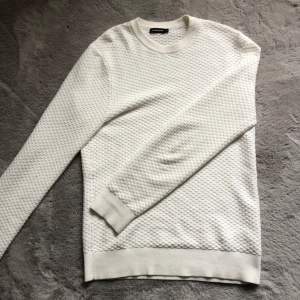 Sweatshirt från Jlindeberg i toppskick, storlek s passar bra om man är 175-180