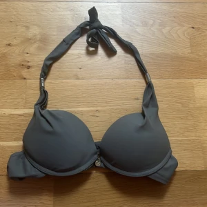 Bikiniöverdel - Grön bikiniöverdel, använd en gång 