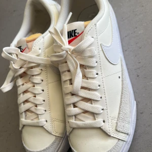 Nike Blazer Low Platform Trainers  - Nyskick, andrig använd pga små i storleken. Priset kan diskuteras vid snabb affär. 