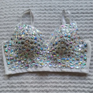 Bustier med stenar - Helt ny, aldrig använt eftersom den är för liten för mina bröst. Passar nog nån med B kupa