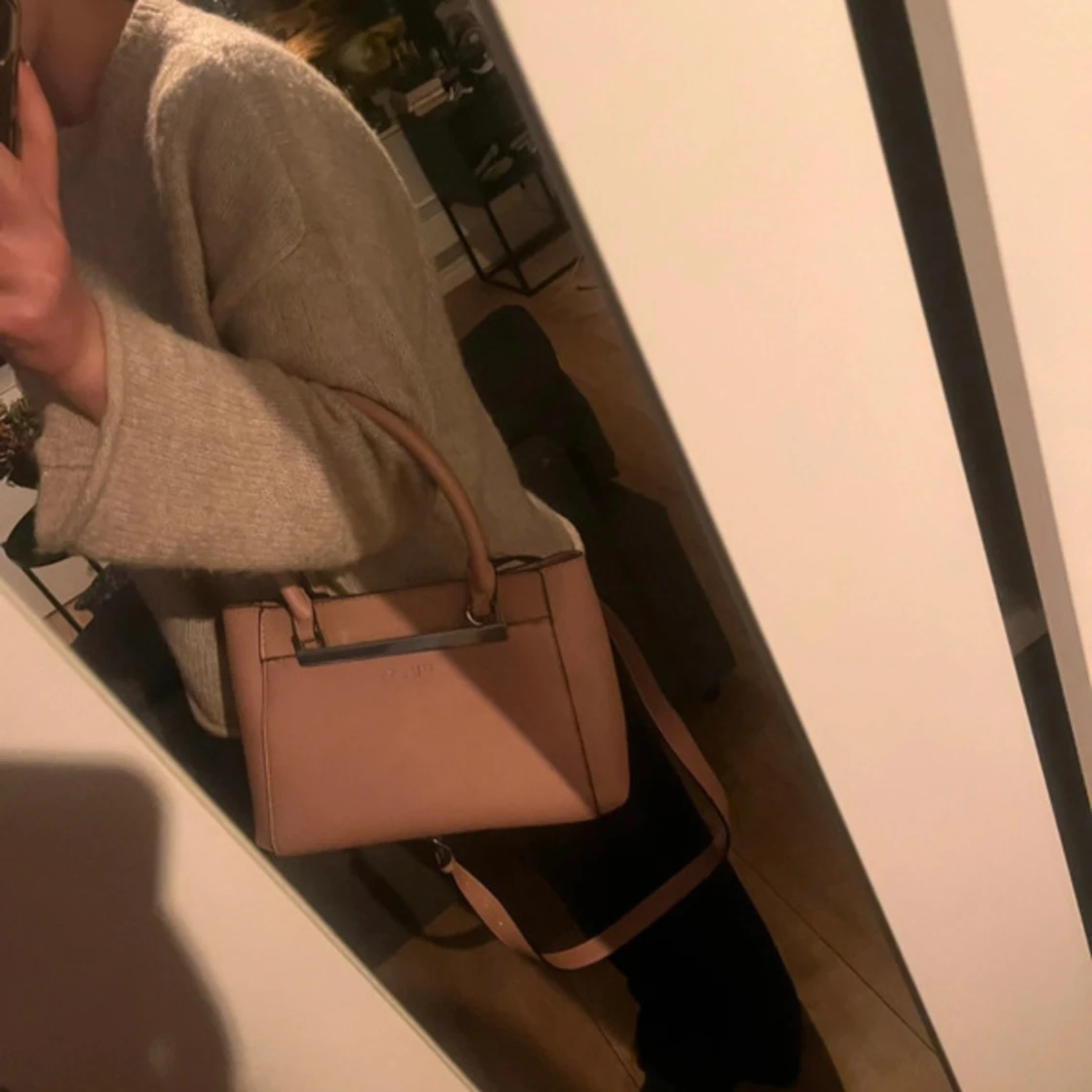 Guess handväska - 90