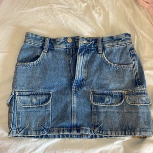 cargokjol - använd få gånger, passar mig som har 36 i byxor vanligtvis. går ej att köpa mer