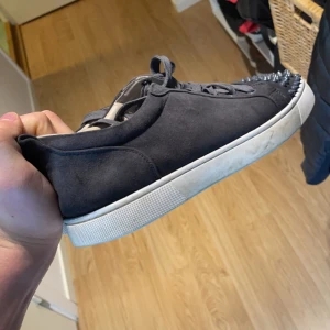 Louboutin Skor - Kom PM för mer info  
