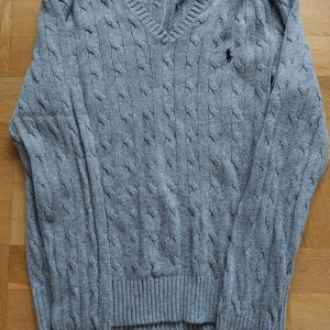 POLO tjocktröja  - Säljer nu min polo tjocktröja för att jag har bytt stil.