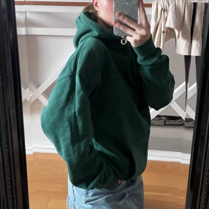 Oversized Hoodie - Stor grön hoodie! Tjockt tyg! Väldigt boxig i passformen! 