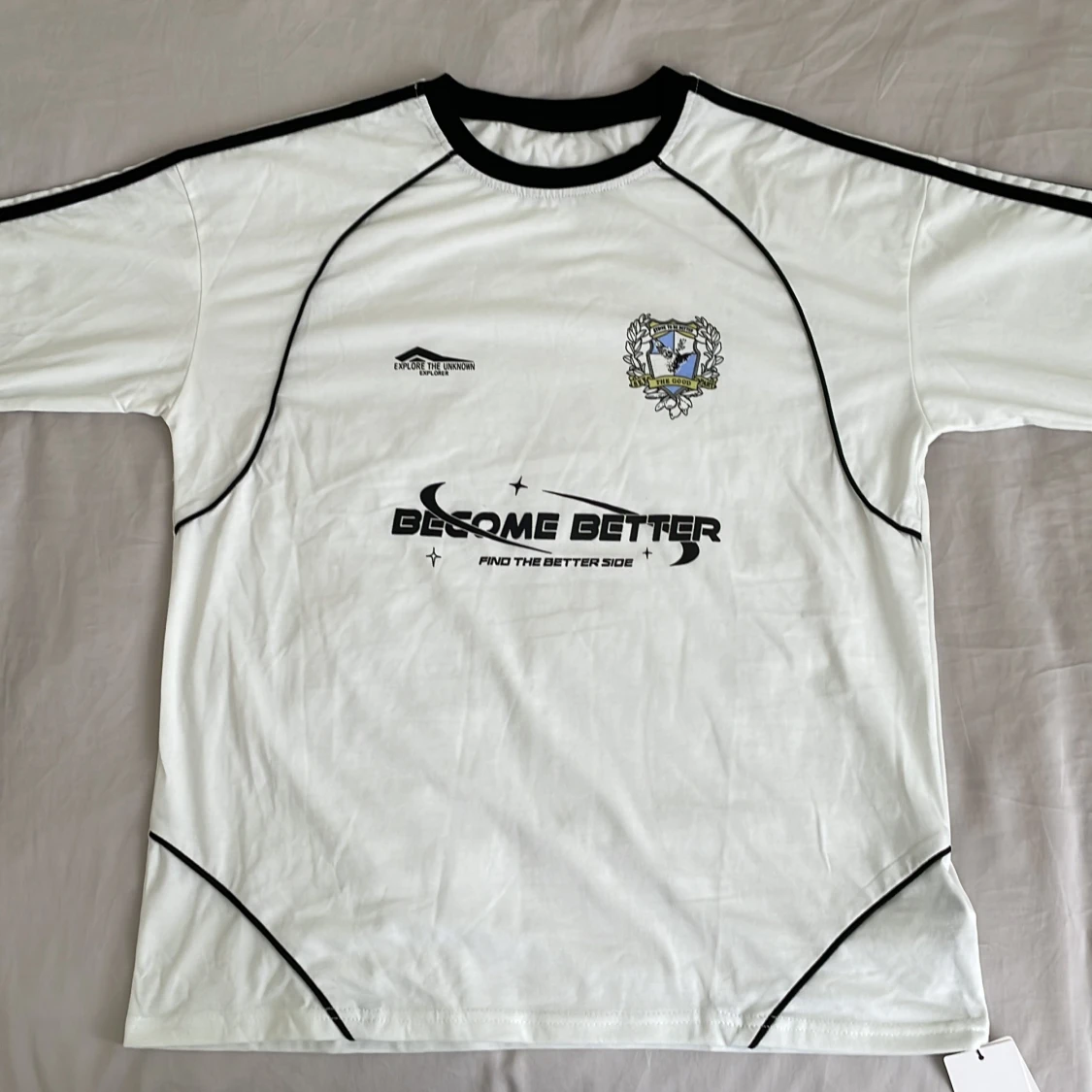 Vit Tröja med design/slogan/grafik 99 kr - 90