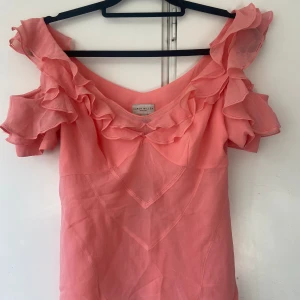 Rosa blus - Säljer min superfina sommarblus i mycket bra skick! Frakt ingår ej i priset💝