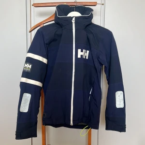 Helly Hansen seglarjacka - Snygg seglarjacka i mycket bra skick. 