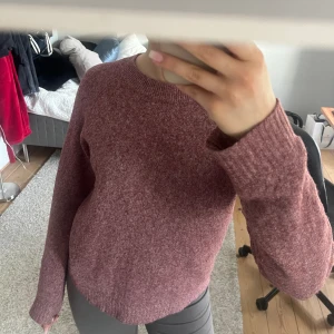 Stickad tröja - Stickad tröja från Vero Moda som inte längre kommer till användning, bra skick