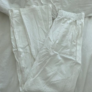 Linné byxor  - Linnebyxor som aldrig är använda då de inte passa de som förväntat och inte ficka att returnera (100 kr st)