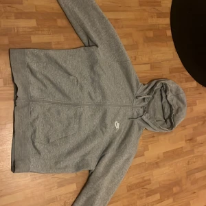 Nike zip up - Gamal zip up som jag inte använder längre 