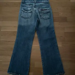 Super snygga jeans, vet ej vart de är ifrån. Hör av dig om frågor eller intresse 💗