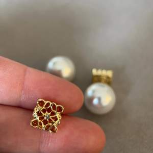 Gold plated, zirconia stone, silver pins, brand new, bo brand 