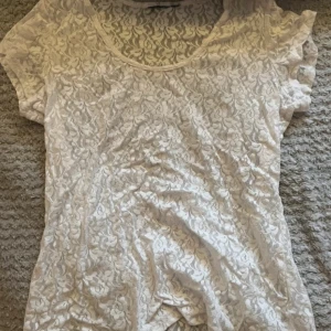 spets kortärmad  - jättefint skick !