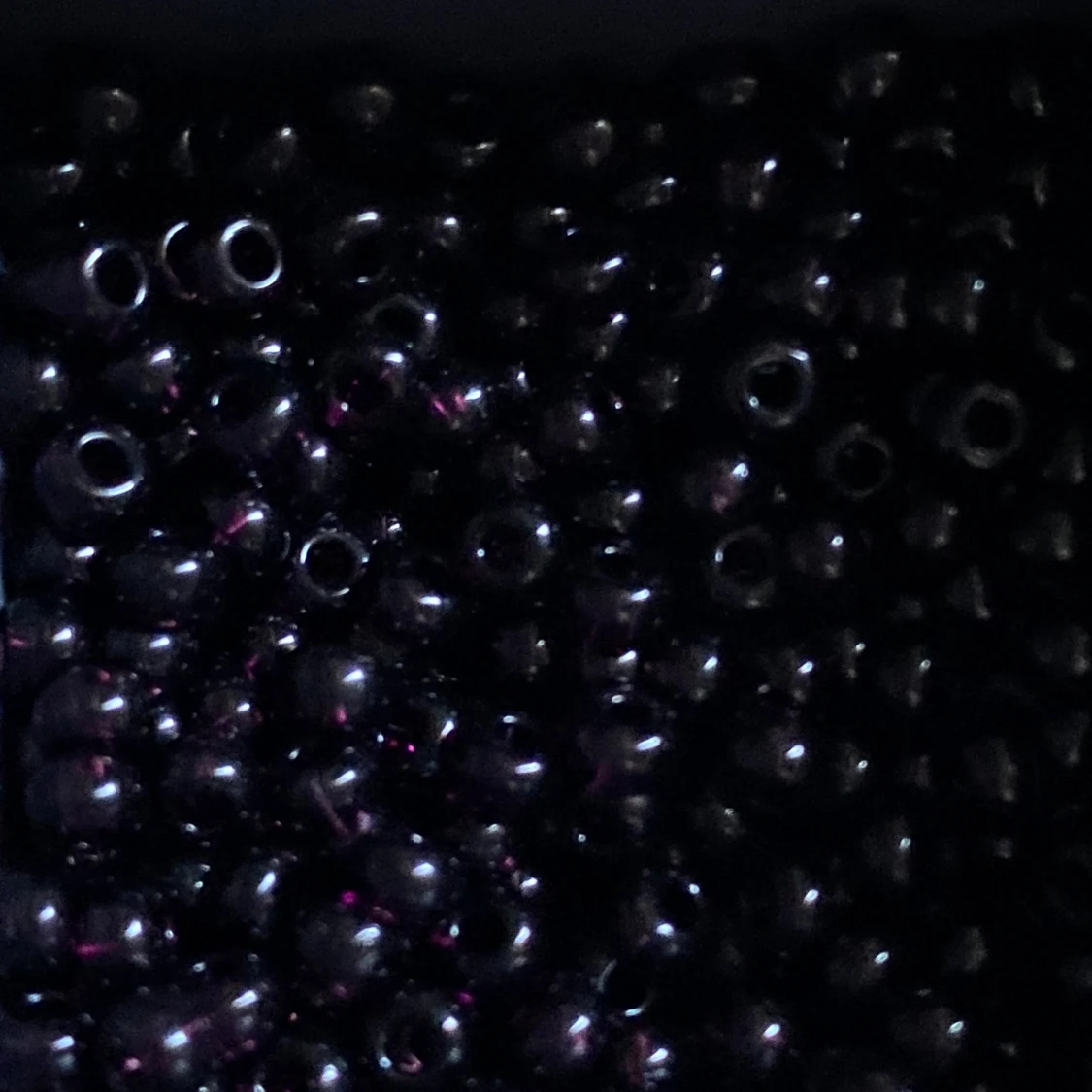 Lila/svarta seed beads 