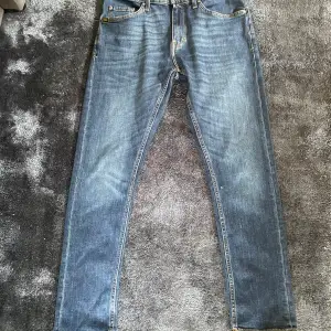 Säljer nu mina tiger of Sweden jeans i storlek 30/30 då det inte kommer till användning, det är i nyskick då det ändast har används 2 gånger, vid någon fundering eller ifall du vill ha mer bilder så är det bara att skicka ett pm.