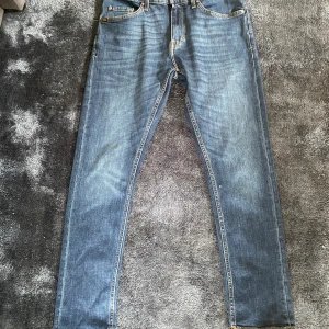 Tiger of Sweden jeans - Säljer nu mina tiger of Sweden jeans i storlek 30/30 då det inte kommer till användning, det är i nyskick då det ändast har används 2 gånger, vid någon fundering eller ifall du vill ha mer bilder så är det bara att skicka ett pm.