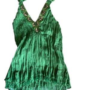 En grön 2000 style top från vila clothes, använd men bra kvalitet 